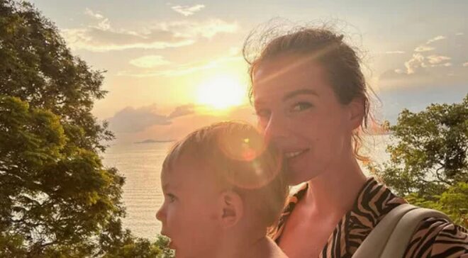 «У меня родился ещё один ребёнок»: 36-летняя Анна Старшенбаум назвала сына редким именем и скрывала отца