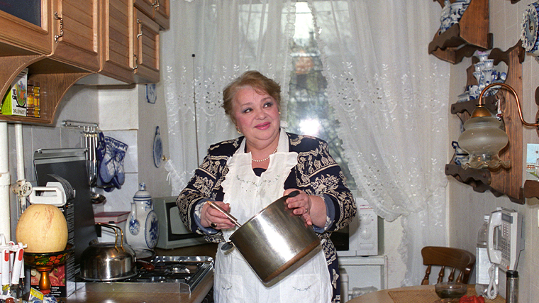 «Какой Ромео встанет под балконом такой Джульетты?» : судьба Крачковской, которую Гайдай обожал, а муж кормил булочками