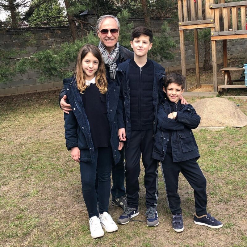 «Её уход стал настоящим шоком»: как сложилась судьба трёх дочерей Веры Глаголевой спустя 8 лет после трагедии