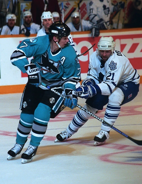 После ухода из «Лугано» форвард вернулся в НХЛ в составе «Сан-Хосе Шаркс»