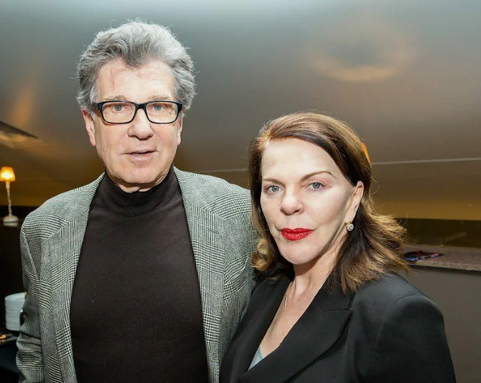 «Он не смог ее забыть»: 56-летний актер спустя 25 лет счастлив в браке с Ольгой, но не забывает бывшую жену