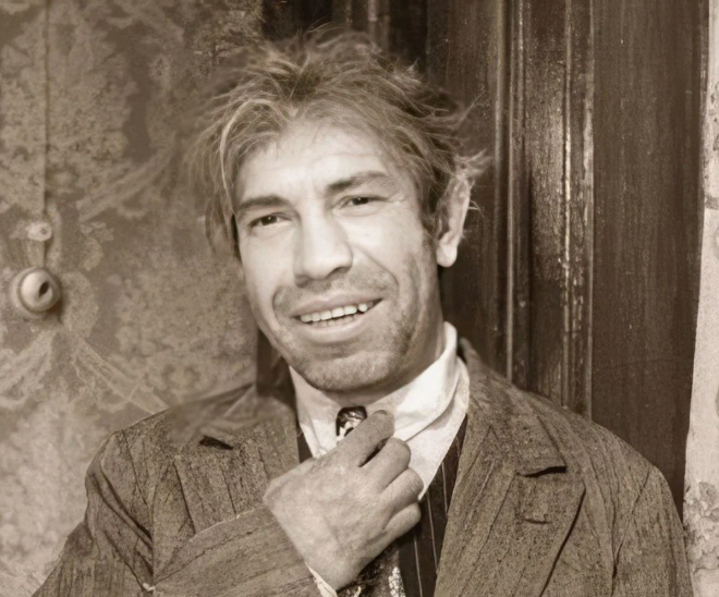 Единственный брак, 4 детей и трагедия: как сложились судьбы 7 знаменитых актёров с необычной внешностью