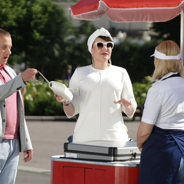 Стильный образ звезды в фильме «Подкидыш»