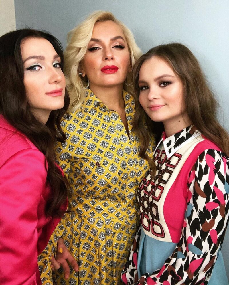 «Он постоянно на меня орал»: как дочь Марии Порошиной и Гоши Куценко, несмотря на громкую фамилию, не стала звездой