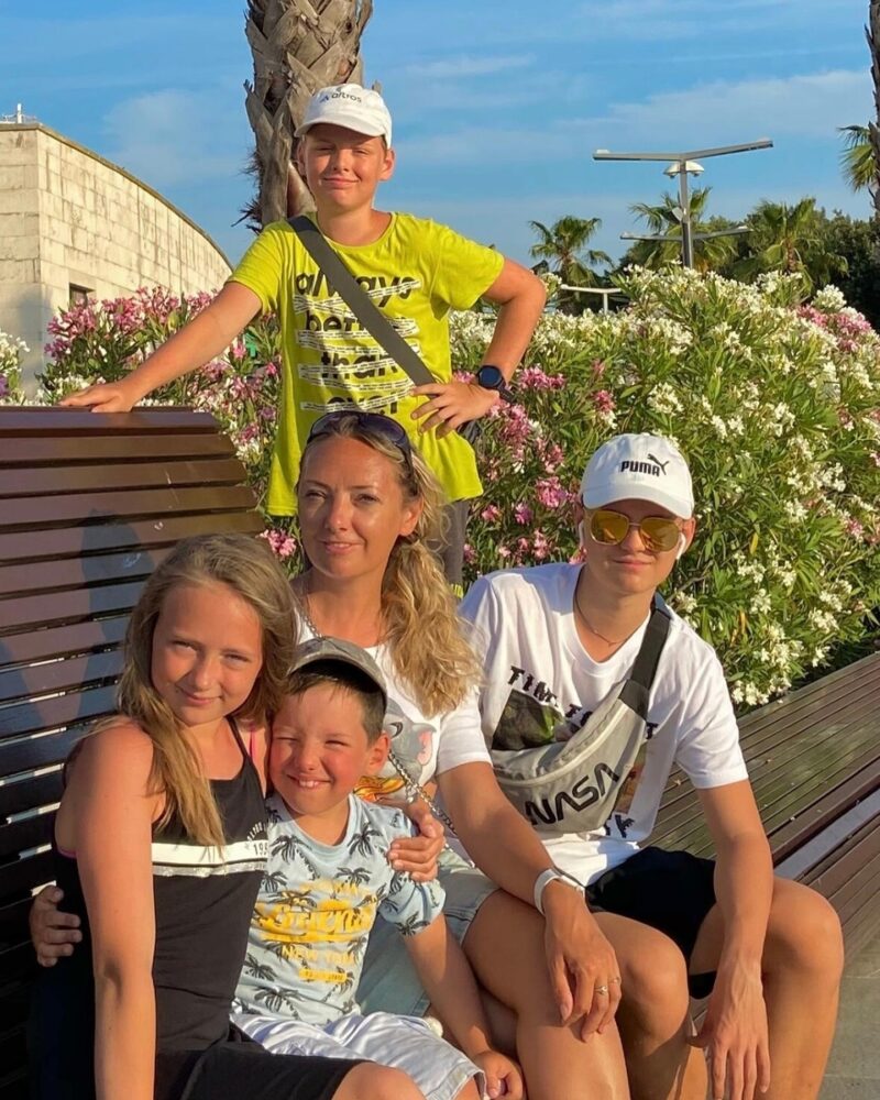 «Миллион вопросов и страх»: как Малькова в 42 года пережила предательство и обрела новую жизнь за океаном