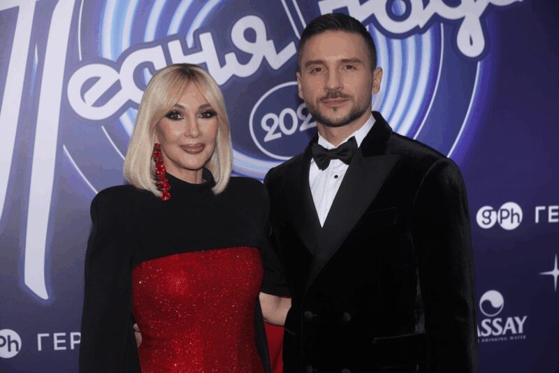 Лера Кудрявцева и Сергей Лазарев до сих пор ведут «Песню года».