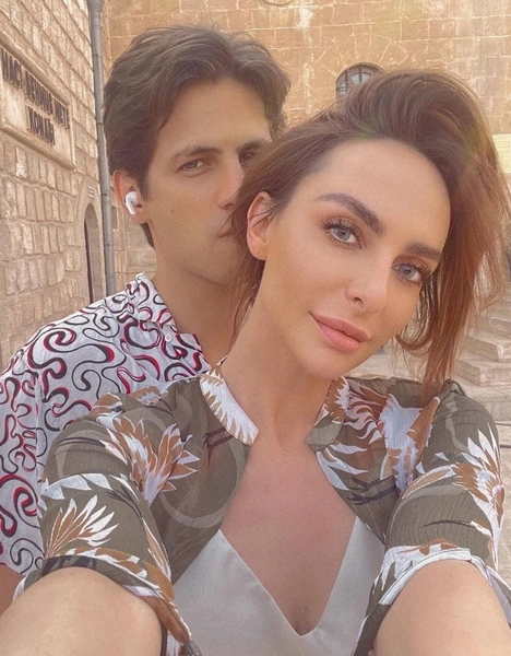 Катя была старше Молочникова на восемь лет, ну а его нынешняя пассия Одесса Рэй — на 10