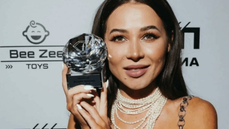 Валерия Чекалина, известная как Лерчек, чья жизнь сейчас полна драматических событий.