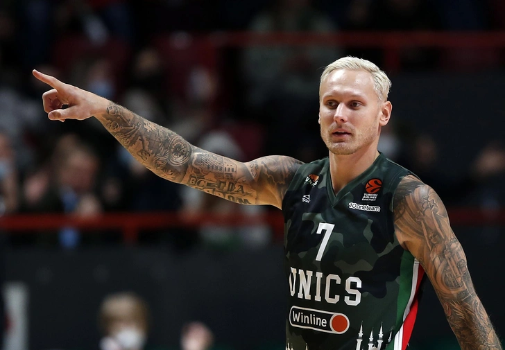 На месте трагедии лежал телефон, на заставке которого значился номер Анны