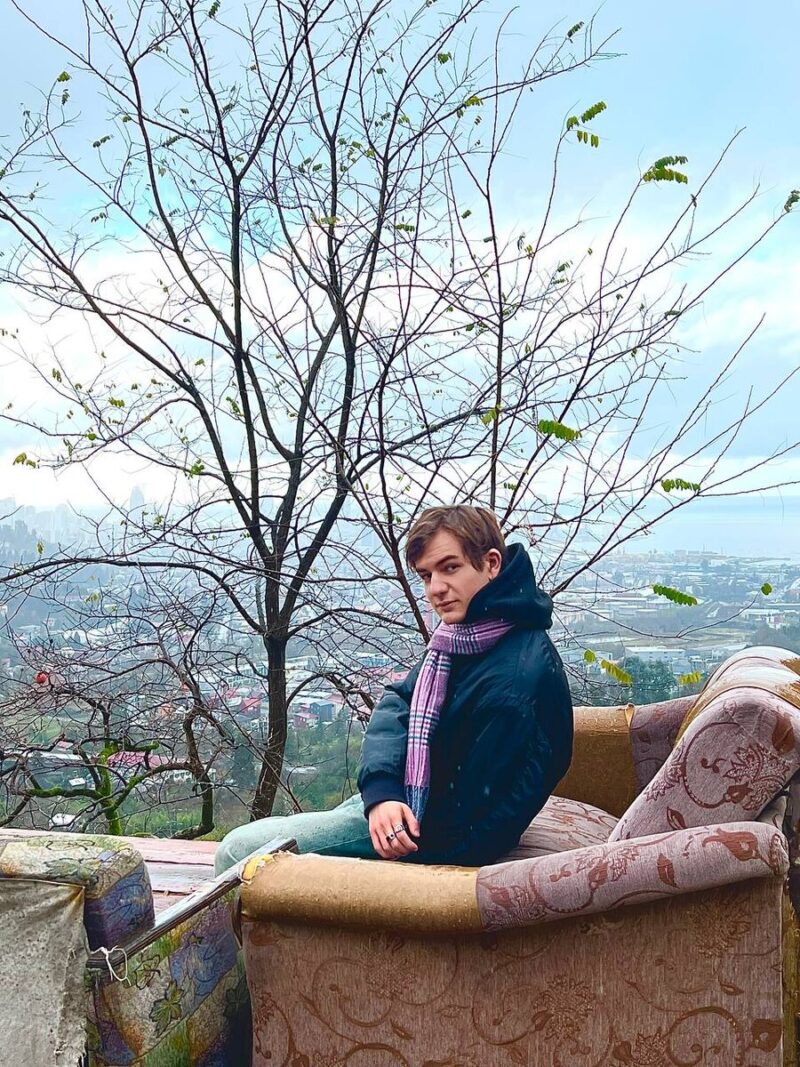 «Как же быстро вырос!»: почему 19-летний сын Нонны Гришаевой не пошёл по стопам родителей, но всё равно стал звездой?