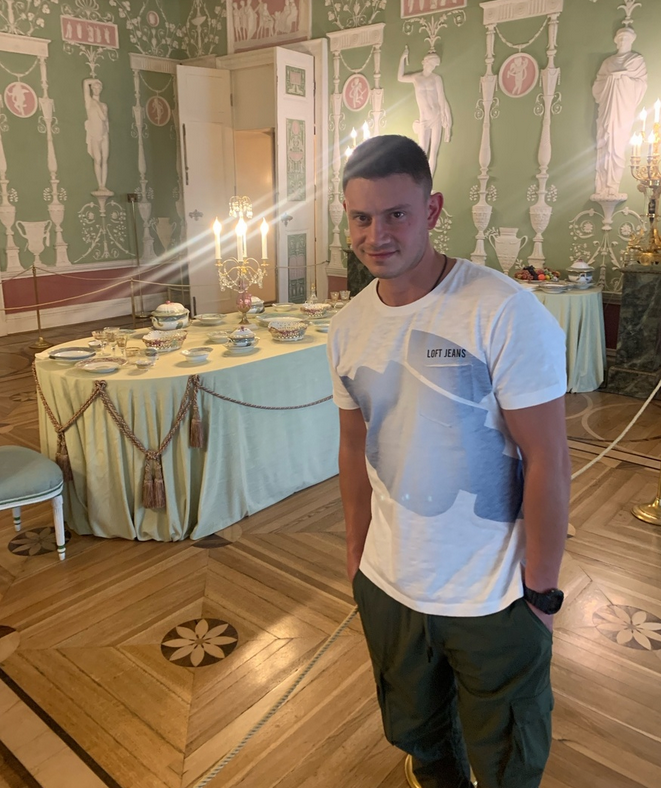 «Он не мой сын, но я его папа!»: почему звезда «Сватов» Николай Добрынин принял чужого ребёнка, а тот отвернулся от родного отца?