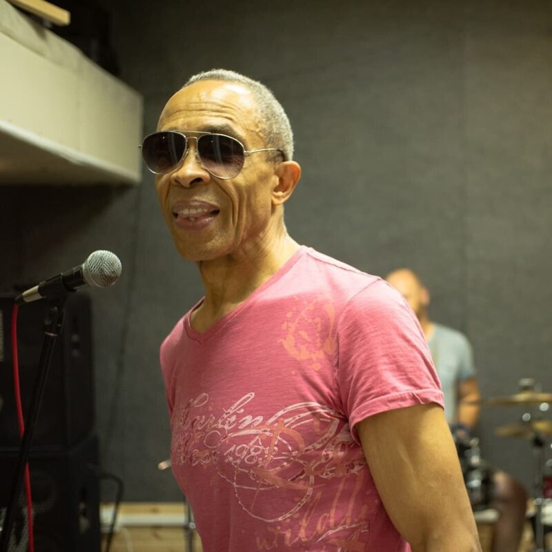 «Он не пришёл на похороны сына»: история 6-го мужа Ирины Понаровской, который в 78 лет живёт на две страны