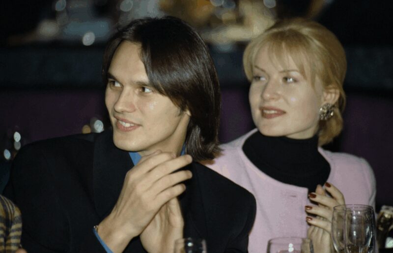 «Ты что, совсем дурак?»: как звезда 90-х Влад Сташевский променял сцену на металлолом и нашел сына спустя 20 лет