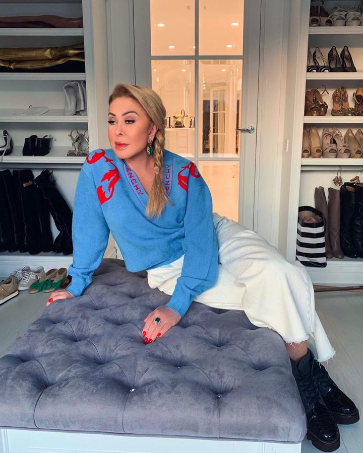 «Тут 16 комнат и бассейн на втором этаже»: как выглядит дом Любови Успенской за МКАД