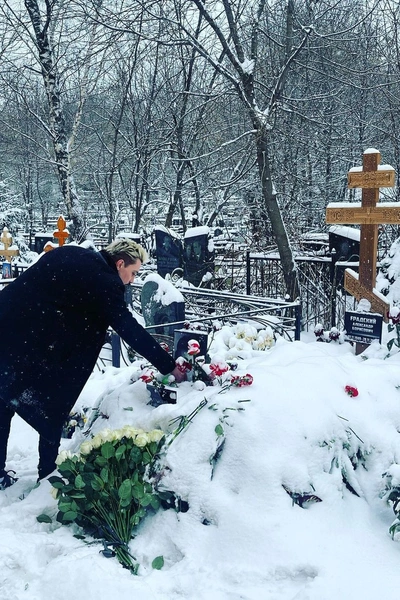 Певец отдал дань памяти мэтра, когда собрался с силами и мыслями