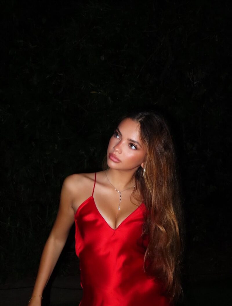 «Я подталкиваю к свадьбе»: как выглядят три взрослых ребенка 48-летней Анны Плетнёвой