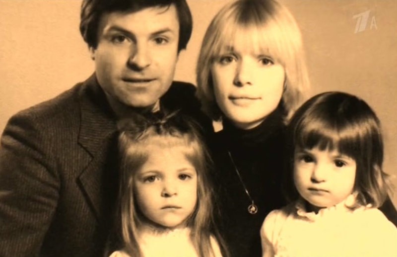 «Её уход стал настоящим шоком»: как сложилась судьба трёх дочерей Веры Глаголевой спустя 8 лет после трагедии