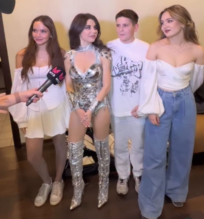 «Я подталкиваю к свадьбе»: как выглядят три взрослых ребенка 48-летней Анны Плетнёвой