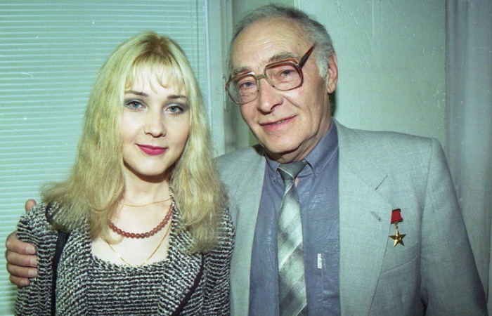 Вячеслав Тихонов с дочкой.