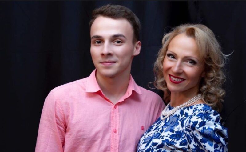 Лена Василёк с сыном.