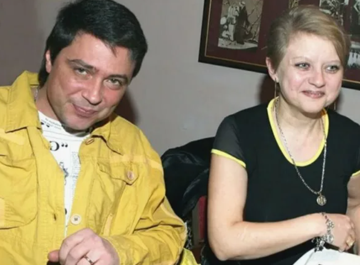 «Он не смог ее забыть»: 56-летний актер спустя 25 лет счастлив в браке с Ольгой, но не забывает бывшую жену