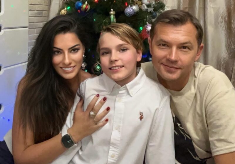 Алексей Фатеев с женой и сыном.