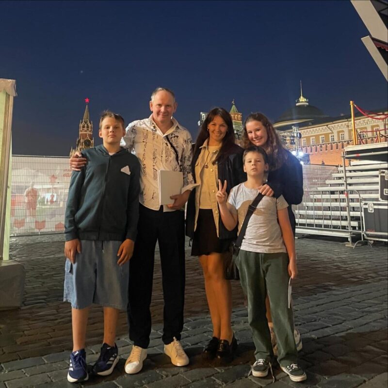 Семья Спиваковских: Даниил, Светлана и их четверо детей.