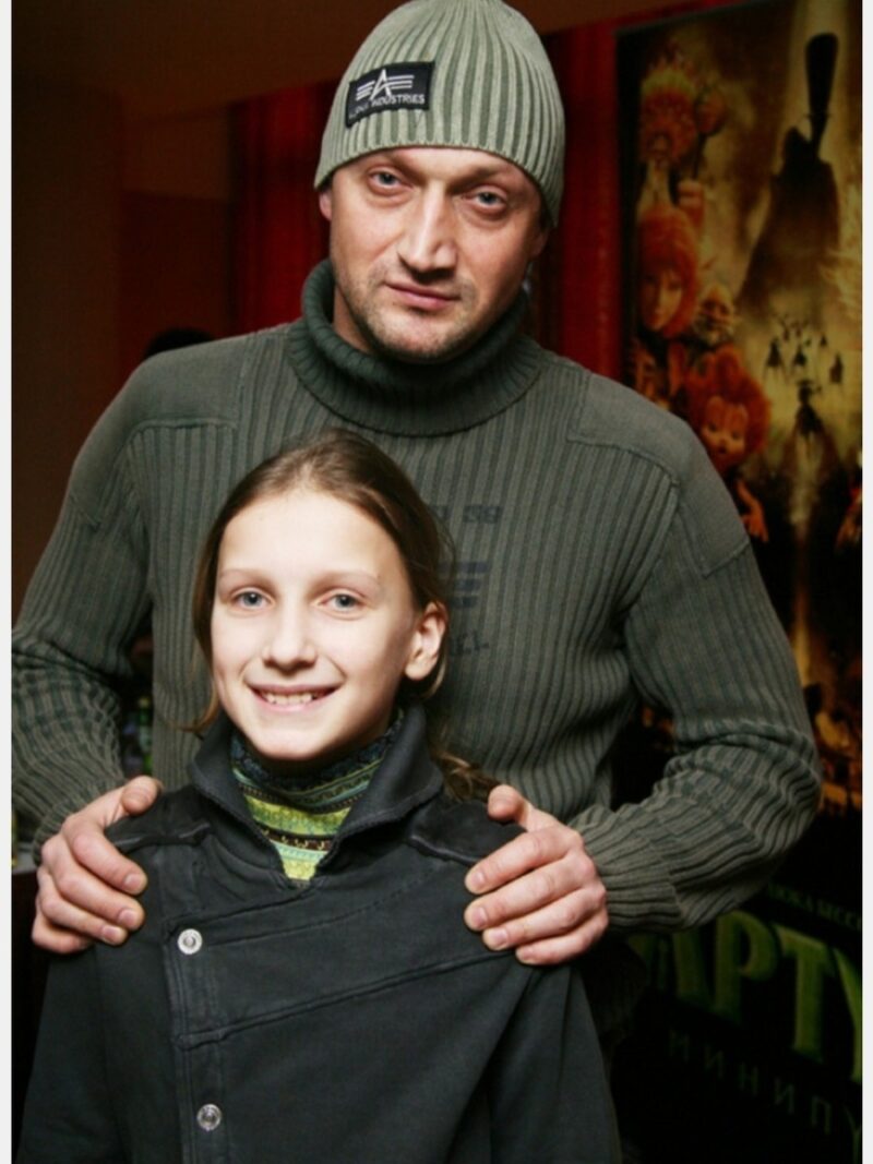 «Он постоянно на меня орал»: как дочь Марии Порошиной и Гоши Куценко, несмотря на громкую фамилию, не стала звездой