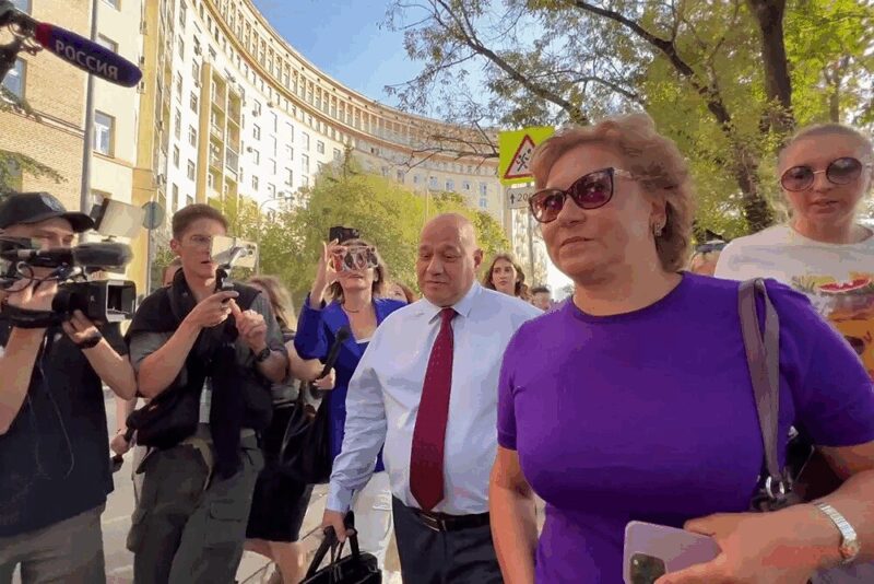 «Не смогла сдержать слёз»: молодая адвокатесса Ларисы Долиной проиграла суд и пережила публичное унижение. Как это отразилось на её карьере?