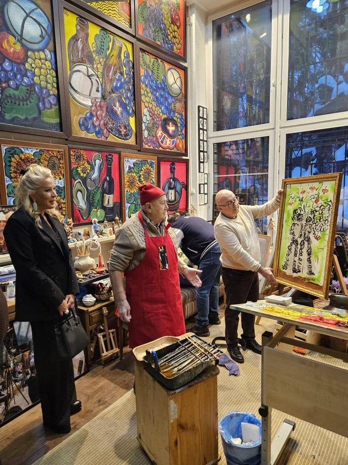 «Почти 20 килограммов украшений»: как выглядит и чем занимается экс-чиновница, чья карьера рухнула в одночасье