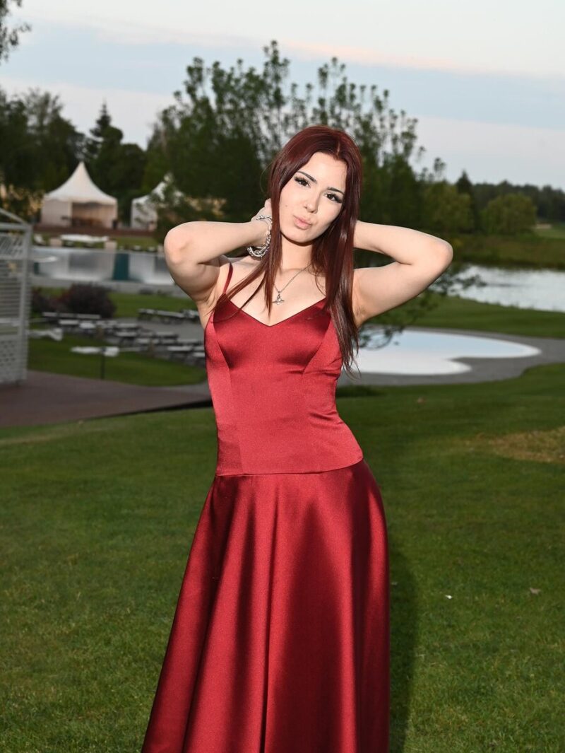 «Ей же всего 14!»: почему юных дочерей Ани Лорак и Стаса Михайлова ругают за слишком взрослый образ, а родителей за отсутствие контроля