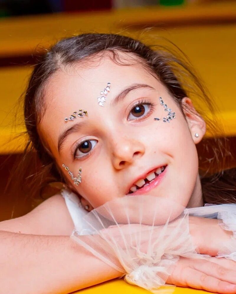 «Не успел оглянуться, уже 3 класс»: как живёт 8-летняя дочь Евгения Папунаишвили после его второго брака