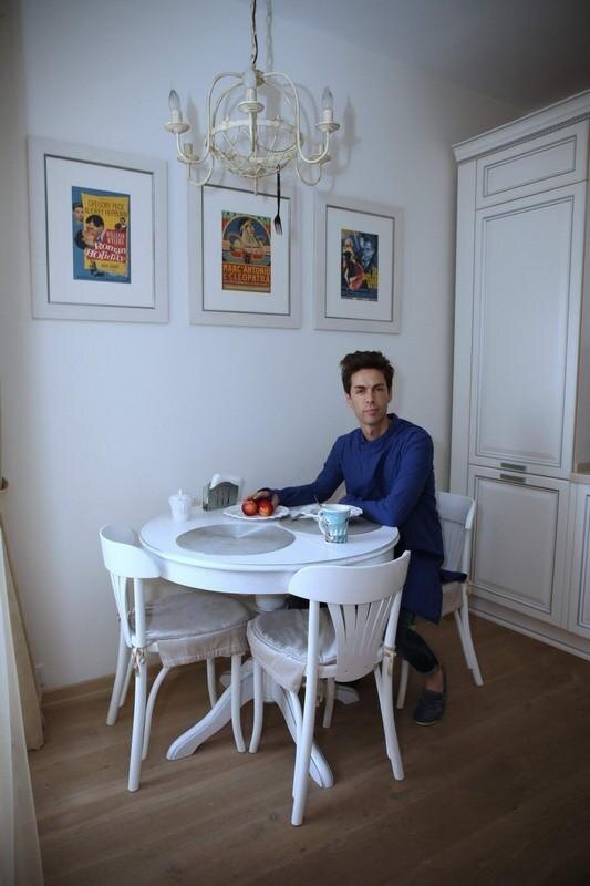 «Не для него бесконечные компромиссы»: как 47-летний Марк Тишман обрёл роскошное гнездышко на Патриарших прудах