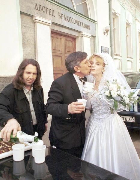 В нулевых Пермяков женился на служащей московской мэрии Людмиле Васильевой