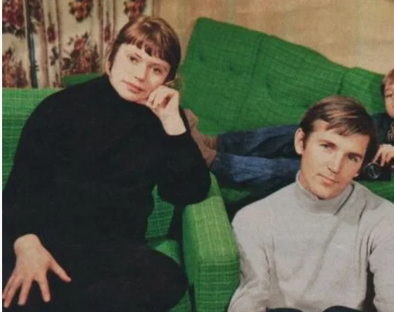 40 лет разницы: почему народный артист ушёл от жены, прожившей с ним четыре десятилетия, ради молодой студентки?