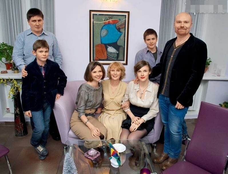 «Его отсутствие заполняло собой всё пространство»: как дочь Виталия Соломина, Елизавета, нашла себя после тяжёлой утраты в 41 год