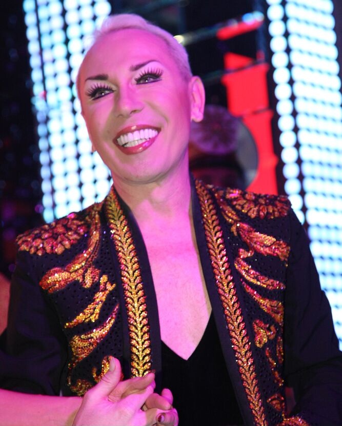 Травма, нищета и брак за водку: как пародист Александр Песков живёт с мамой