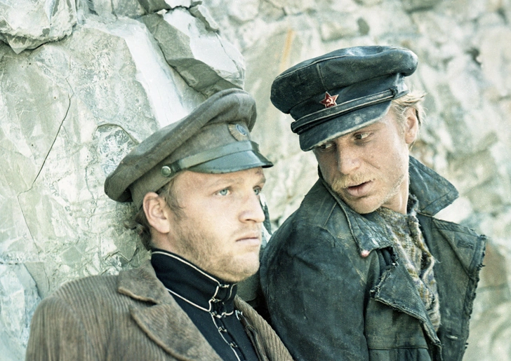 Актер прославился благодаря фильму «Свой среди чужих, чужой среди своих»