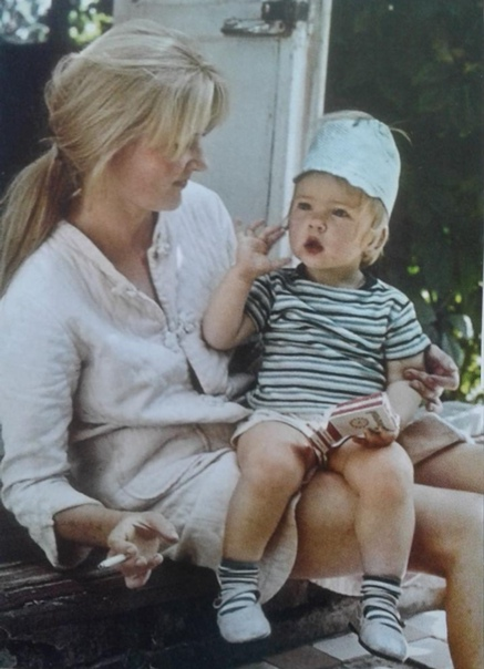 Марианна Вертинская с дочерью Сашей. Материнство не удержало её в первом браке.