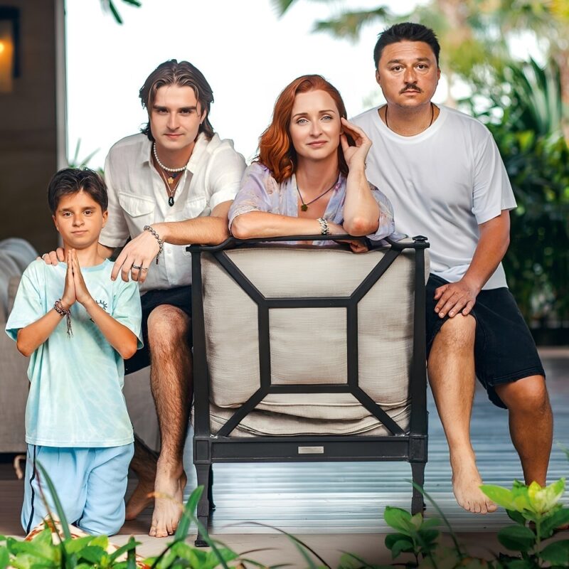 Максим Лагашкин и Екатерина Стулова с детьми