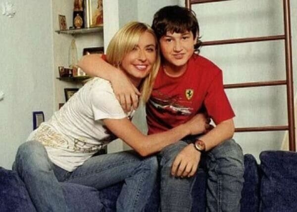 «Он меня сделал счастливой»: как сложилась судьба приёмного сына Татьяны Овсиенко, которого она забрала из детдома 20 лет назад