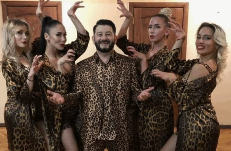 «Он не смог заставить смеяться свою семью»: почему после 18 лет брака распался брак 46-летнего Михаила Галустяна