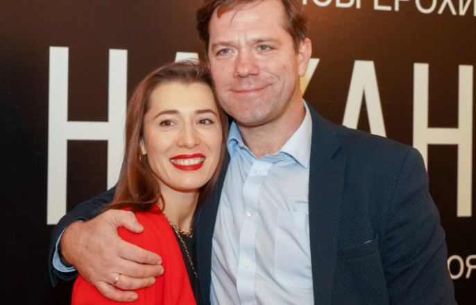 Владимир Селезнев, брат Ирины, с его женой Ангелиной Закерьяновой, которая также является актрисой.