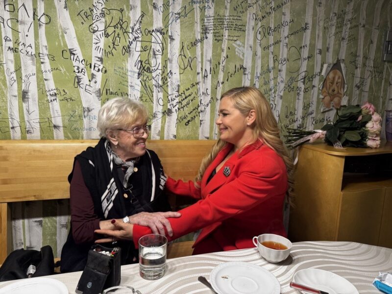 «Какое счастье!»: Ирина Пегова прикоснулась к великой Алисе Фрейндлих