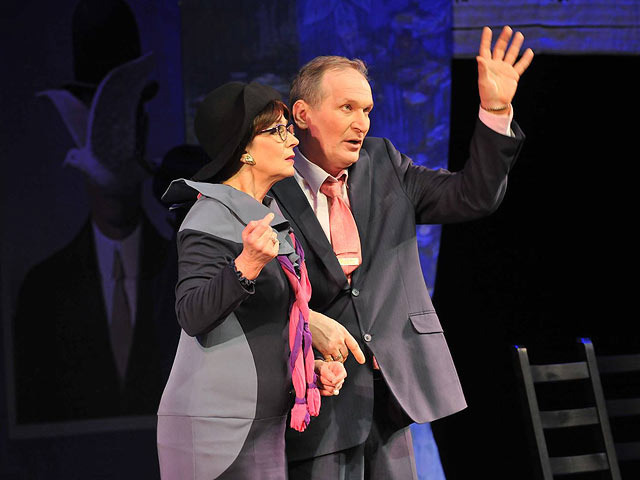 Драматический момент на сцене: Федор Добронравов во время спектакля «Ловушка для мужа» в 2018 году.