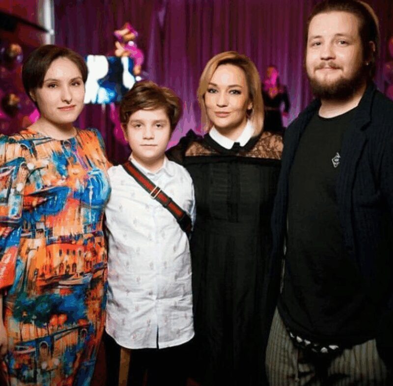 Татьяна Буланова с сыновьями Александром и Никитой — её главная опора и поддержка.