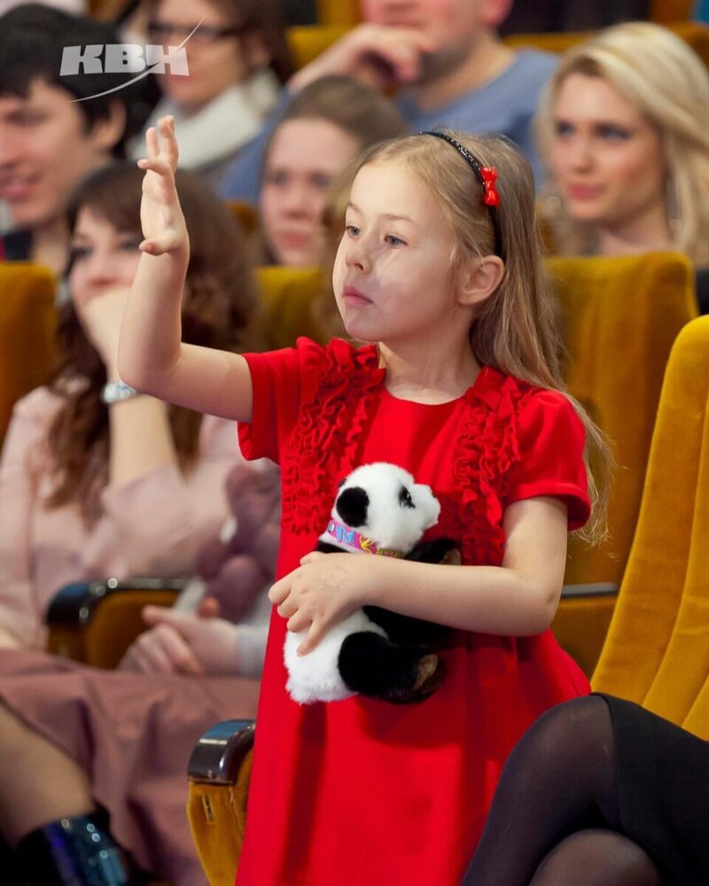 «Ей же всего 14!»: почему юных дочерей Ани Лорак и Стаса Михайлова ругают за слишком взрослый образ, а родителей за отсутствие контроля