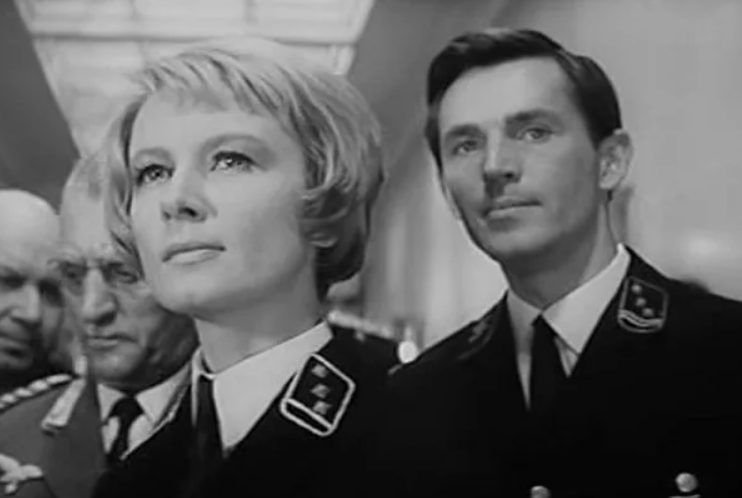 40 лет разницы: почему народный артист ушёл от жены, прожившей с ним четыре десятилетия, ради молодой студентки?