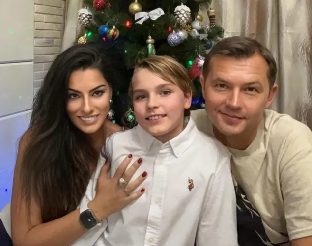 «Я нарочно провалил экзамены»: как Алексей Фатеев бросил железную дорогу ради театра и стал отцом в 42 года