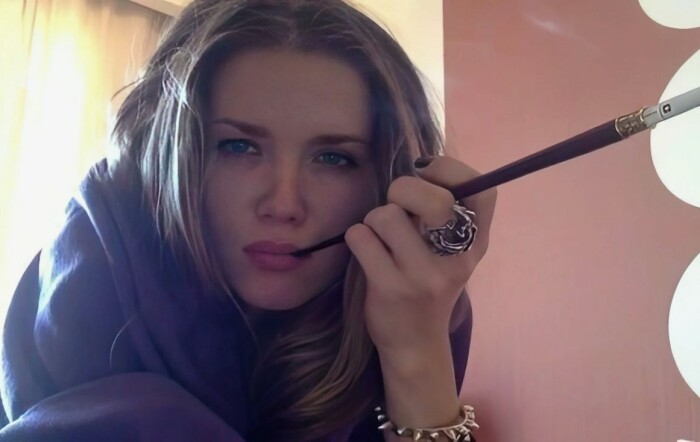 Анастасия Веденская живет во Франции.